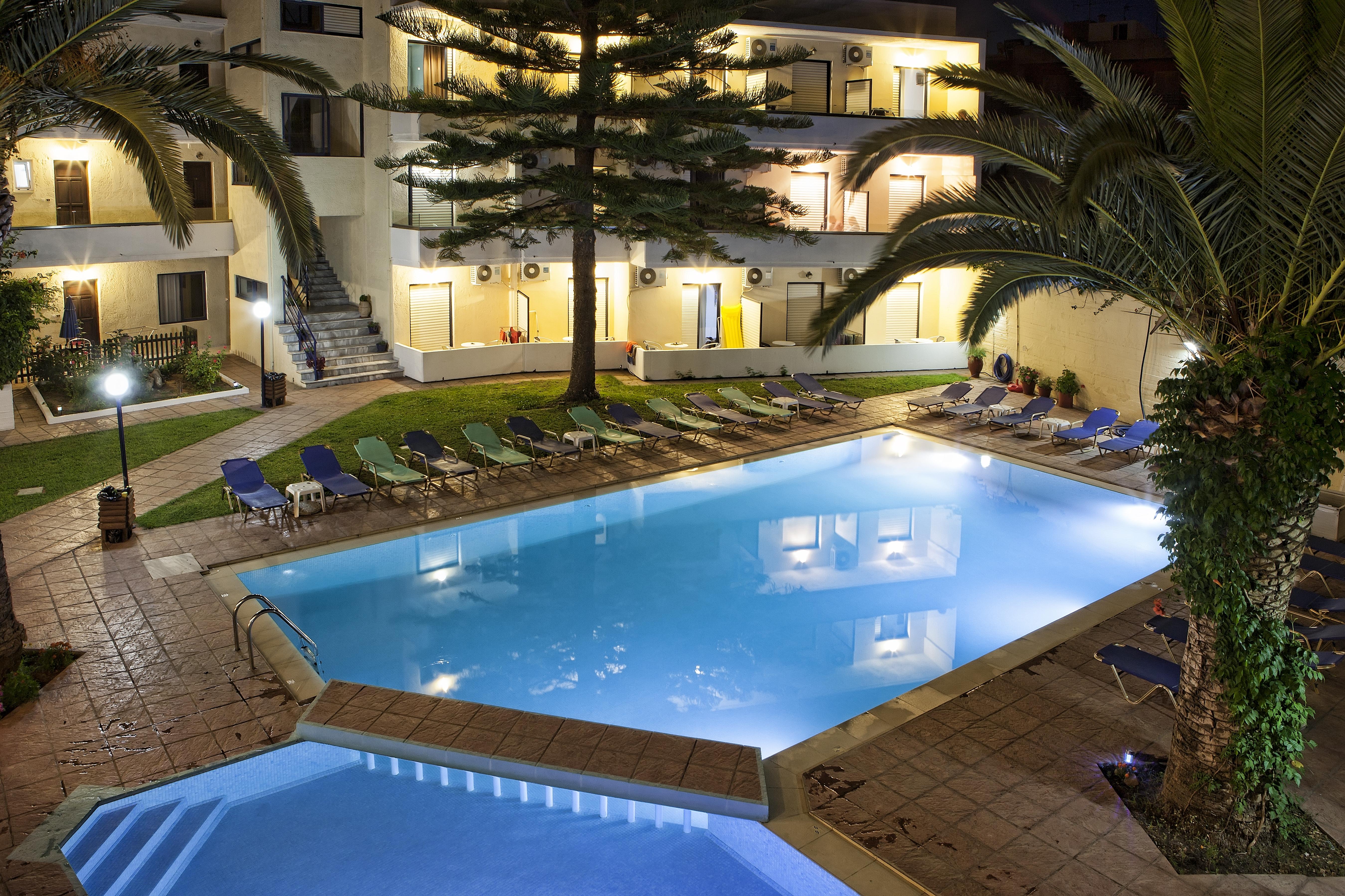 Aparthotel Cretan Sun à Adelianos Kampos Extérieur photo