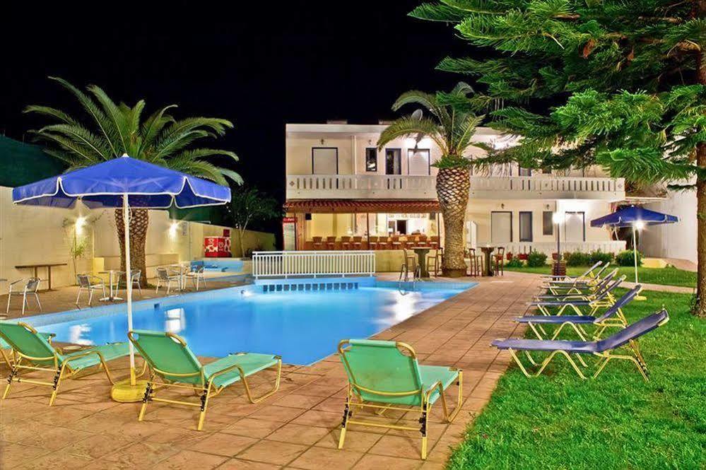 Aparthotel Cretan Sun à Adelianos Kampos Extérieur photo